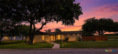 Photo of 110 Live Oak Street, Gonzales, TX 78629 (MLS # 616125)