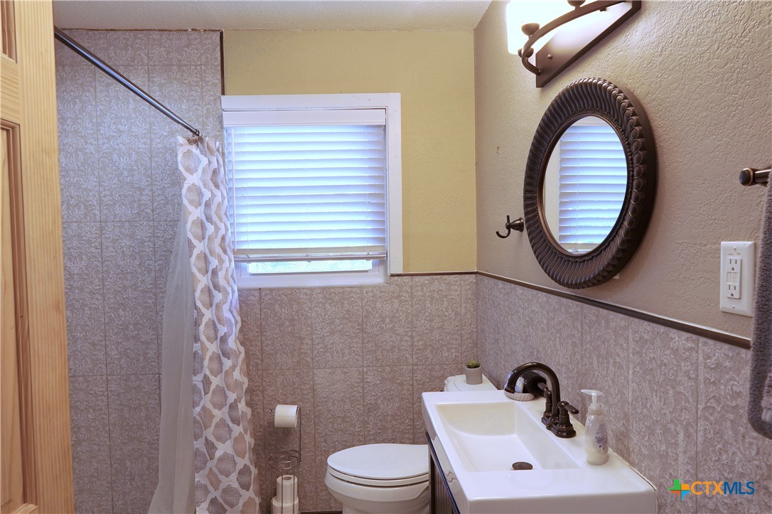 1236 S Academy Avenue