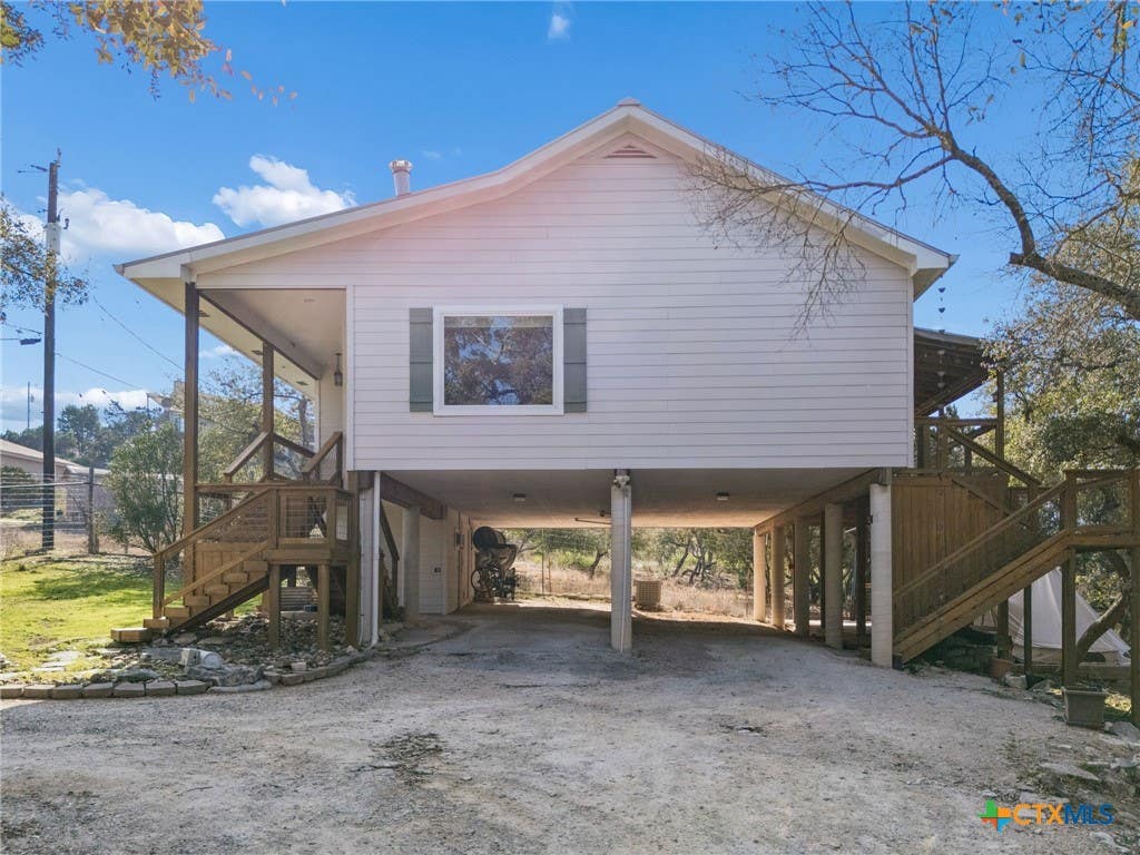 Photo of 515 Valley Ridge Rdg, Canyon Lake, TX 78133 (MLS # 605652)