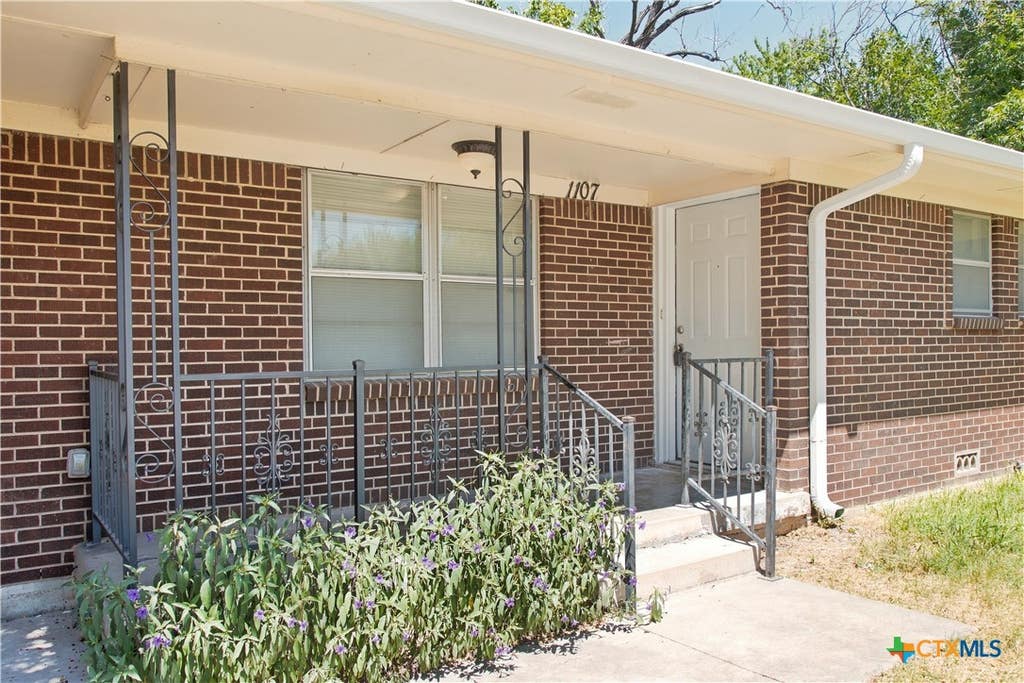 Photo of 1107 E Robertson Avenue, Copperas Cove, TX 76522 (MLS # 623102)