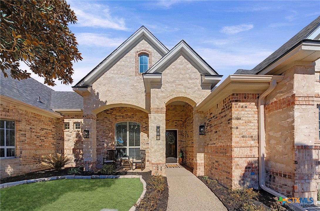 2204 Deerfield Drive