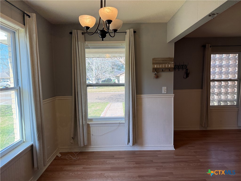 3001 E Mistletoe Avenue