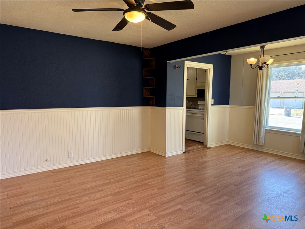 3001 E Mistletoe Avenue