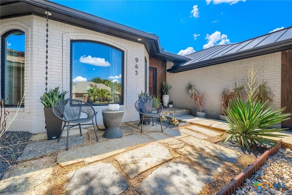 Photo of 945 Queens Drive, New Braunfels, TX 78130 (MLS # 624751)
