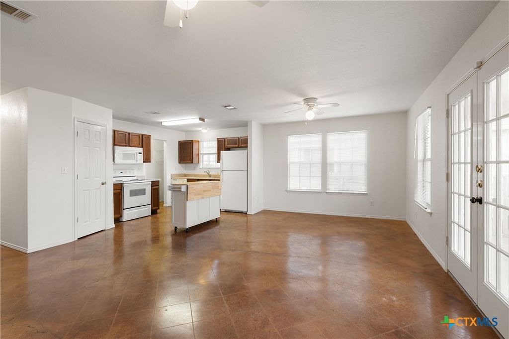 Photo of 1225 Hilltop Drive, San Marcos, TX 78666 (MLS # 605976)