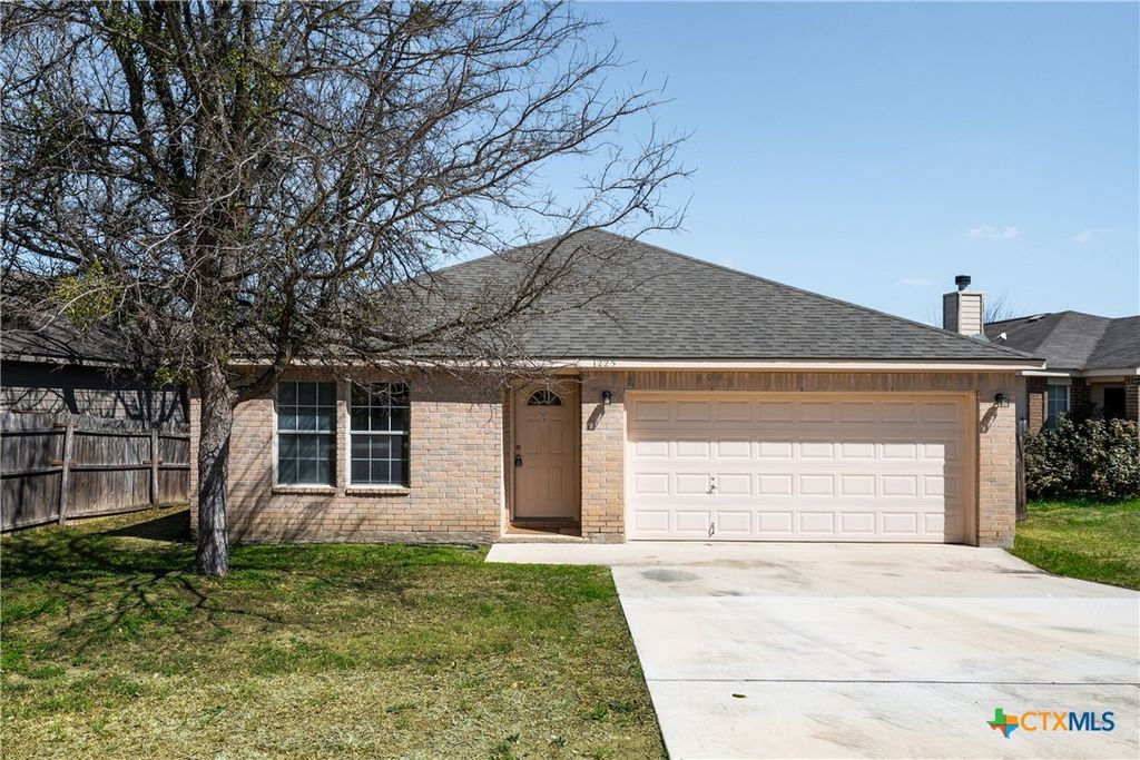 Photo of 1225 Hilltop Drive, San Marcos, TX 78666 (MLS # 605976)