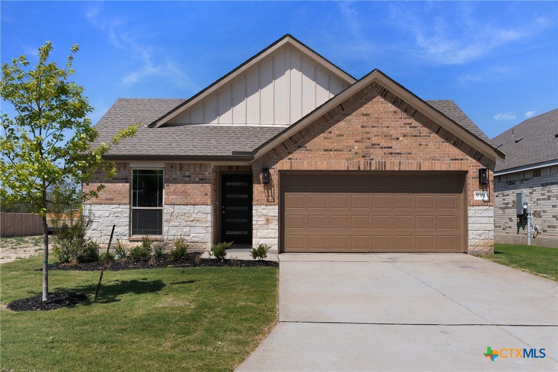 Photo 1 of 21 — 939 Creek Bed Drive, New Braunfels, TX 78130