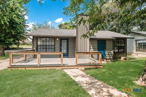 Photo of 1104 Academy Street, San Marcos, TX 78666 (MLS # 613762)