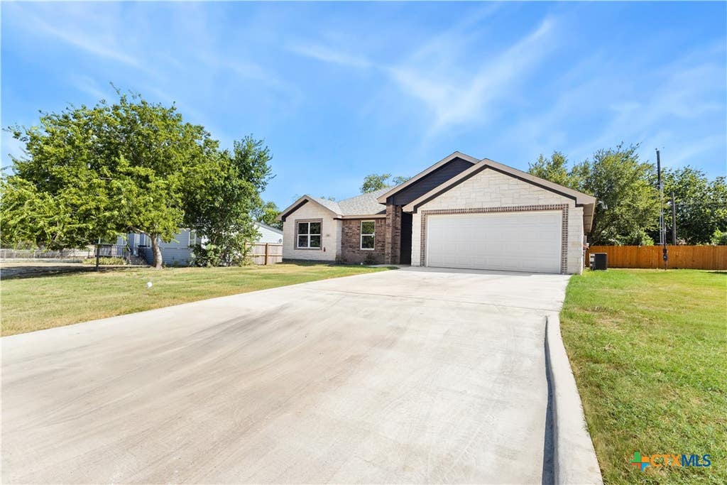 Photo of 216 W Ruby Road, Harker Heights, TX 76548 (MLS # 622936)
