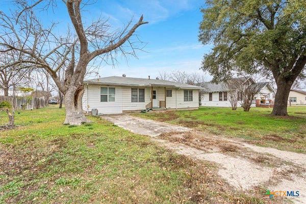 320 E DAVILLA ST, BARTLETT, TX 76511 - Image ef3e3a3c56d5b659b20e0ef7ada12ec2/1091946306