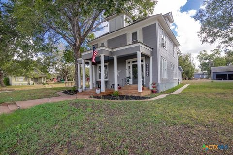 612 N Wilbern Runge TX 78151