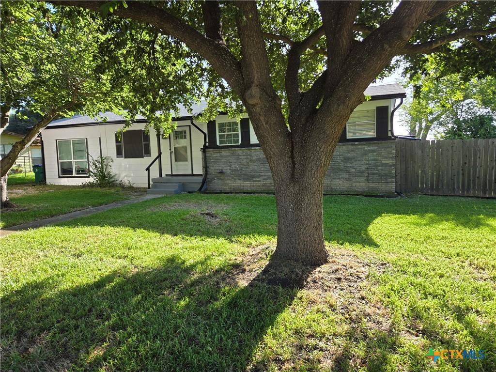 Photo 1 of 17 — 906 Debus Drive, Taylor, TX 76574
