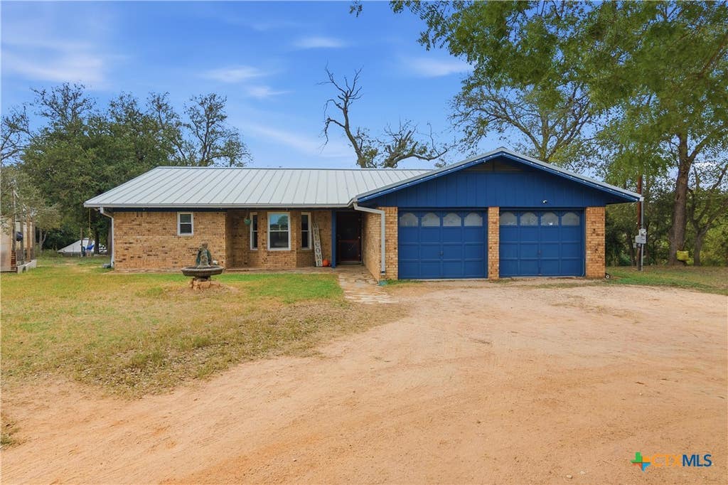 Photo of 384 Waterway Pass, New Braunfels, TX 78130 (MLS # 598301)