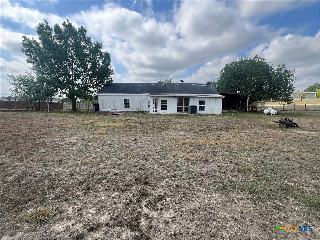 Photo of 624 Crest Circle Drive, San Marcos, TX 78666 (MLS # 609215)