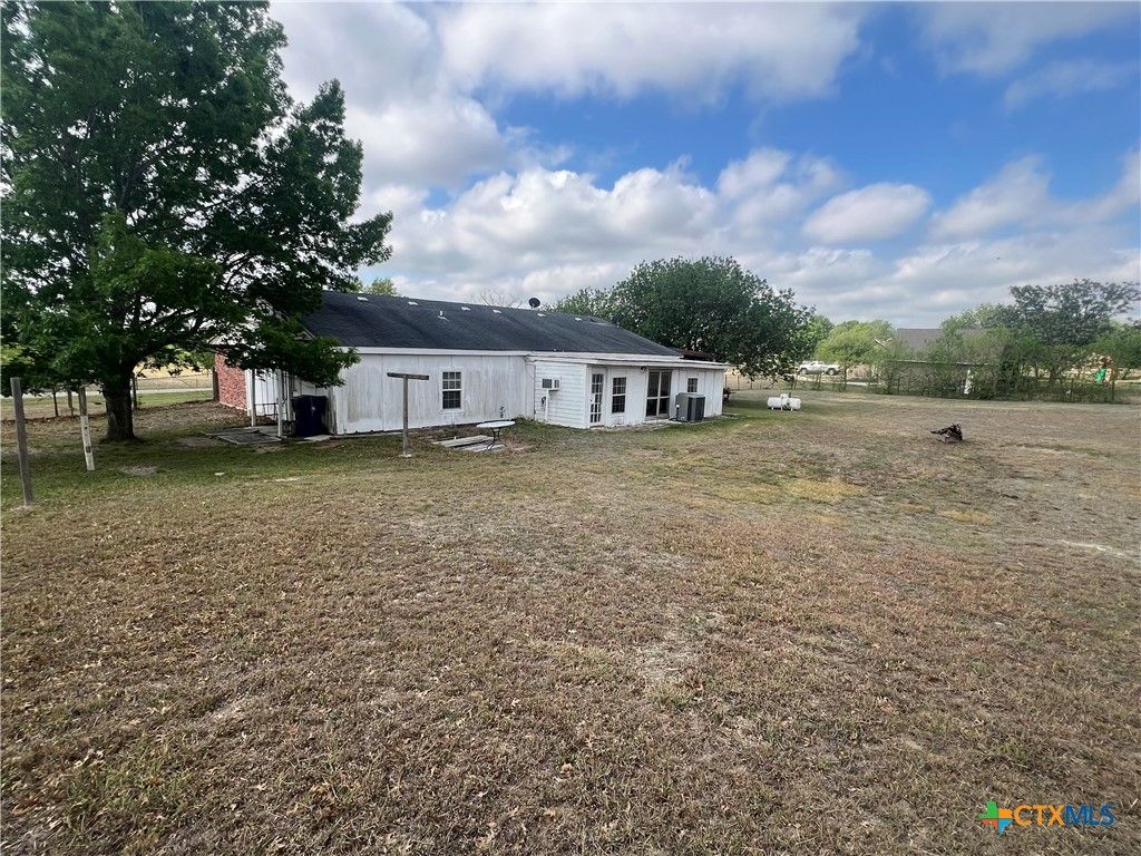 Photo of 624 Crest Circle Drive, San Marcos, TX 78666 (MLS # 609215)