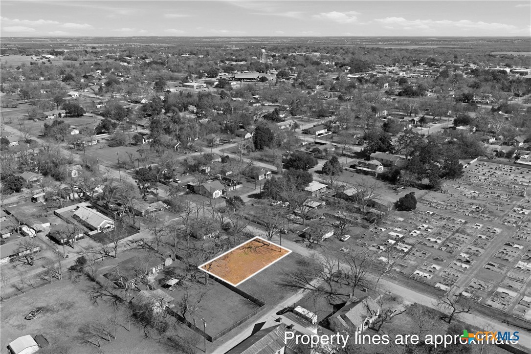 Photo 1 of 7 — 204 S Karnes Street, Cameron, TX 76520