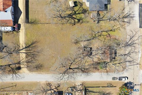 204 S Karnes Street Cameron TX 76520