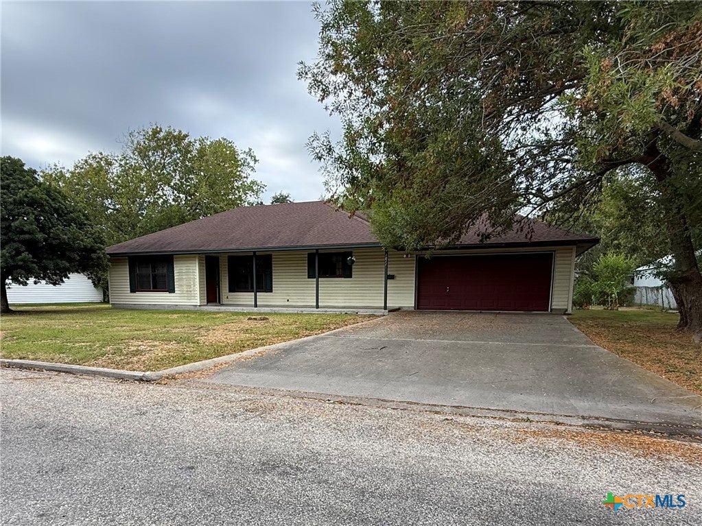 Photo of 1011 N Ann Street, Port Lavaca, TX 77979 (MLS # 627038)