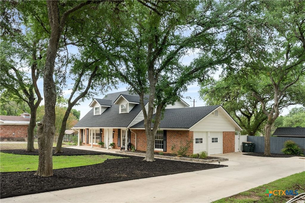 Photo of 211 W Mimosa Circle, San Marcos, TX 78666 (MLS # 610500)