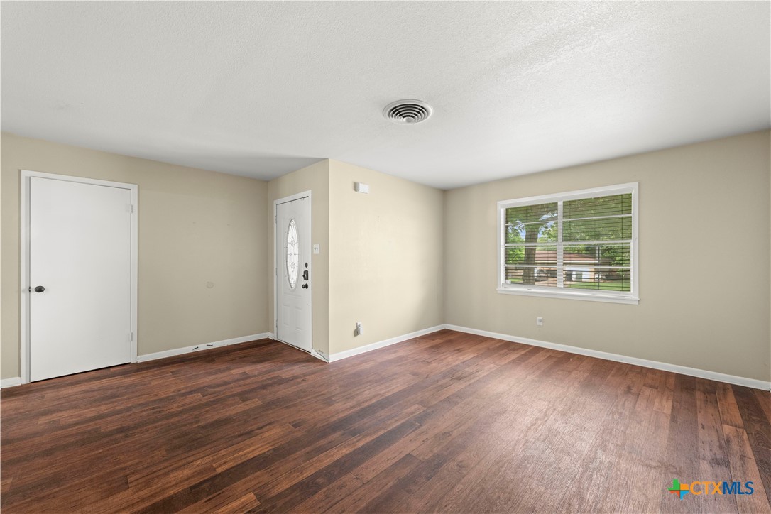 3209 Anacacho Drive
