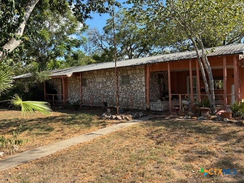 Photo of 600 Ducey Street, Yoakum, TX 77995 (MLS # 623927)