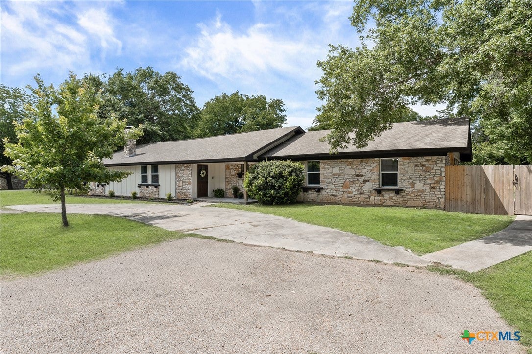 702 E Sandy Lane