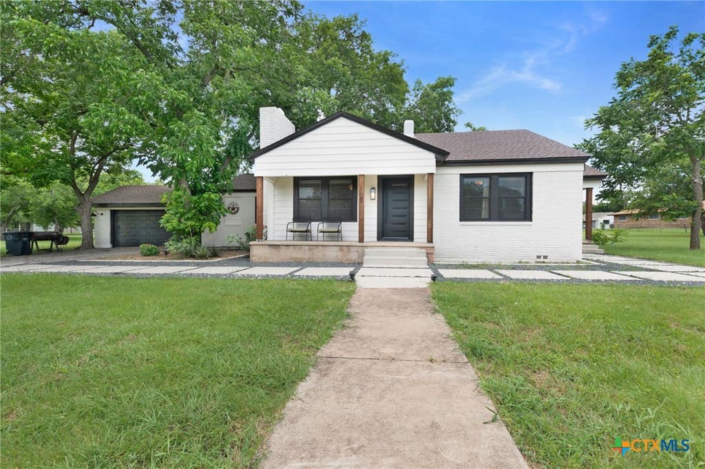 Photo of 102 Elmo Street, Florence, TX 76527 (MLS # 617223)