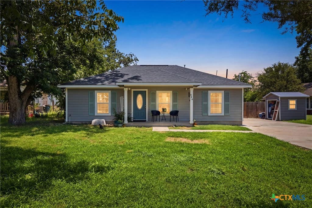 Photo of 554 West Austin Street ST, Luling, TX 78648 (MLS # 617454)