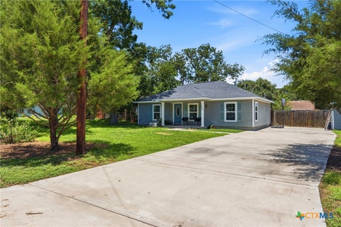 Photo of 554 West Austin Street ST, Luling, TX 78648 (MLS # 617454)