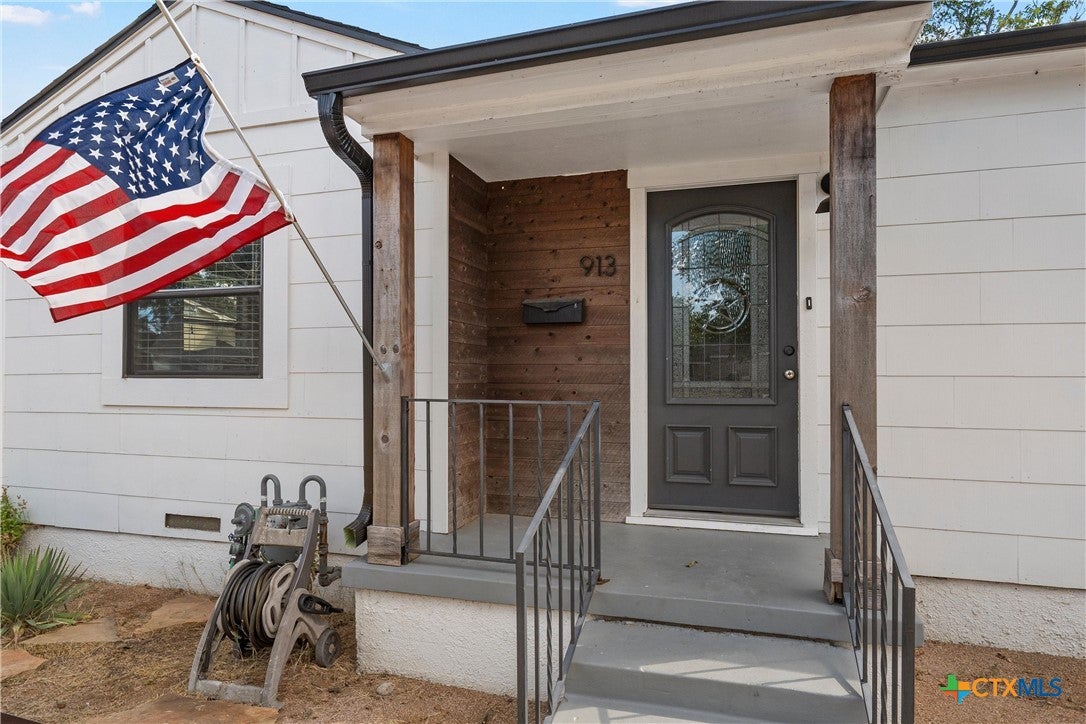 913 Alamo Court