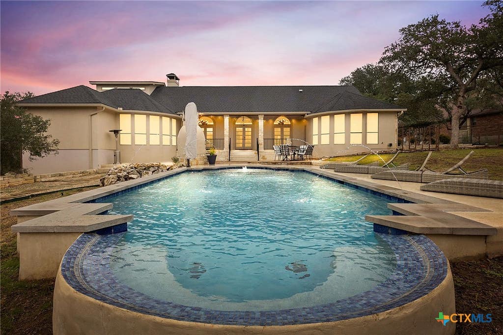 Photo of 372 Shady Hollow, New Braunfels, TX 78132 (MLS # 599305)