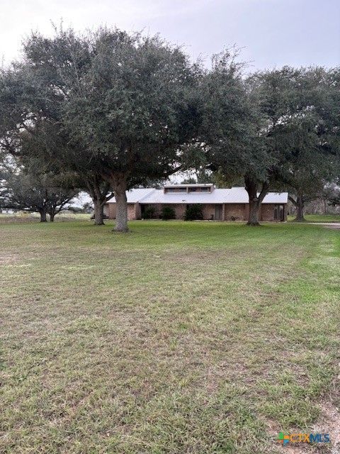 2082 Fm 318 Hallettsville TX 77964