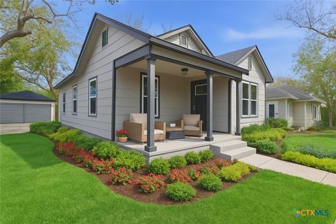 406 Hubbard Street Yoakum TX 77995