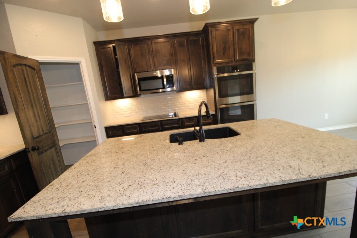 5206 La Terraza Lane