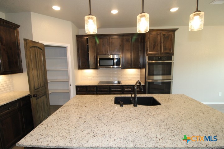 5206 La Terraza Lane