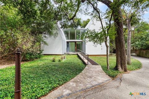Photo of 708 Snyder Hill Drive, San Marcos, TX 78666 (MLS # 592324)