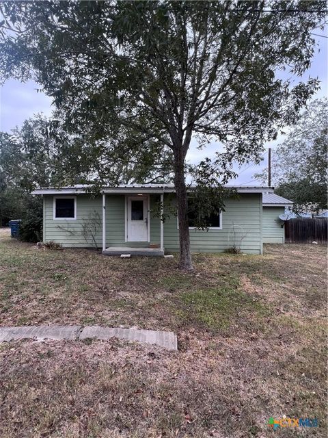 A home in Goliad