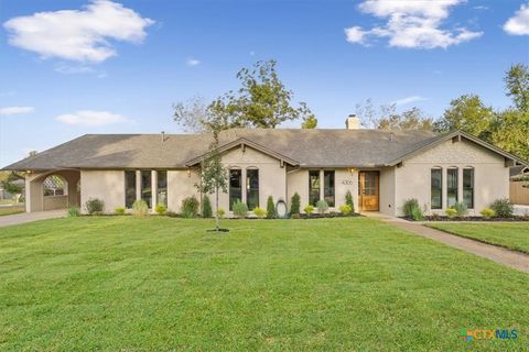 Photo of 4306 Spanish Oak Road, Temple, TX 76502 (MLS # 595381)