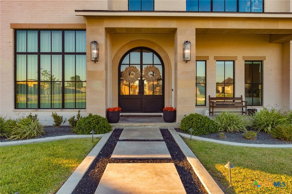 Photo of 425 Sendera Loop, Victoria, TX 77904 (MLS # 628352)