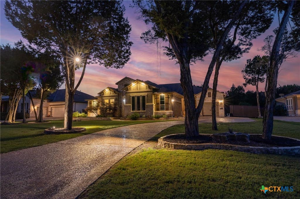 Photo of 965 Woodland Oaks, New Braunfels, TX 78132 (MLS # 622987)