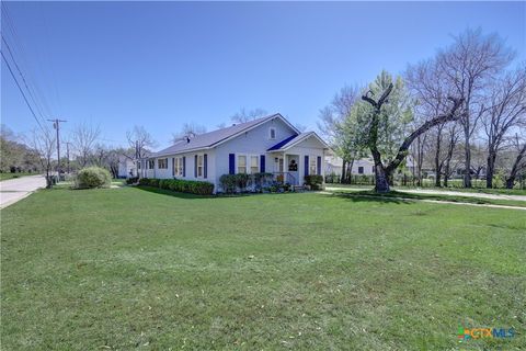 Photo of 1135 N Penelope Street, Belton, TX 76513 (MLS # 607351)