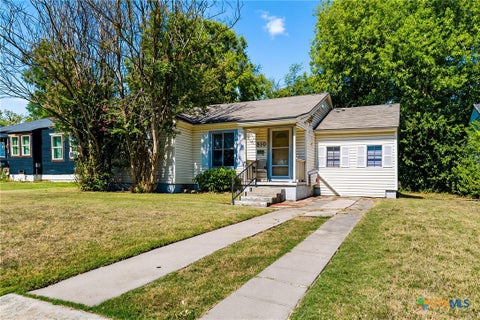 Photo of 810 N 8th Street, Temple, TX 76501 (MLS # 623031)