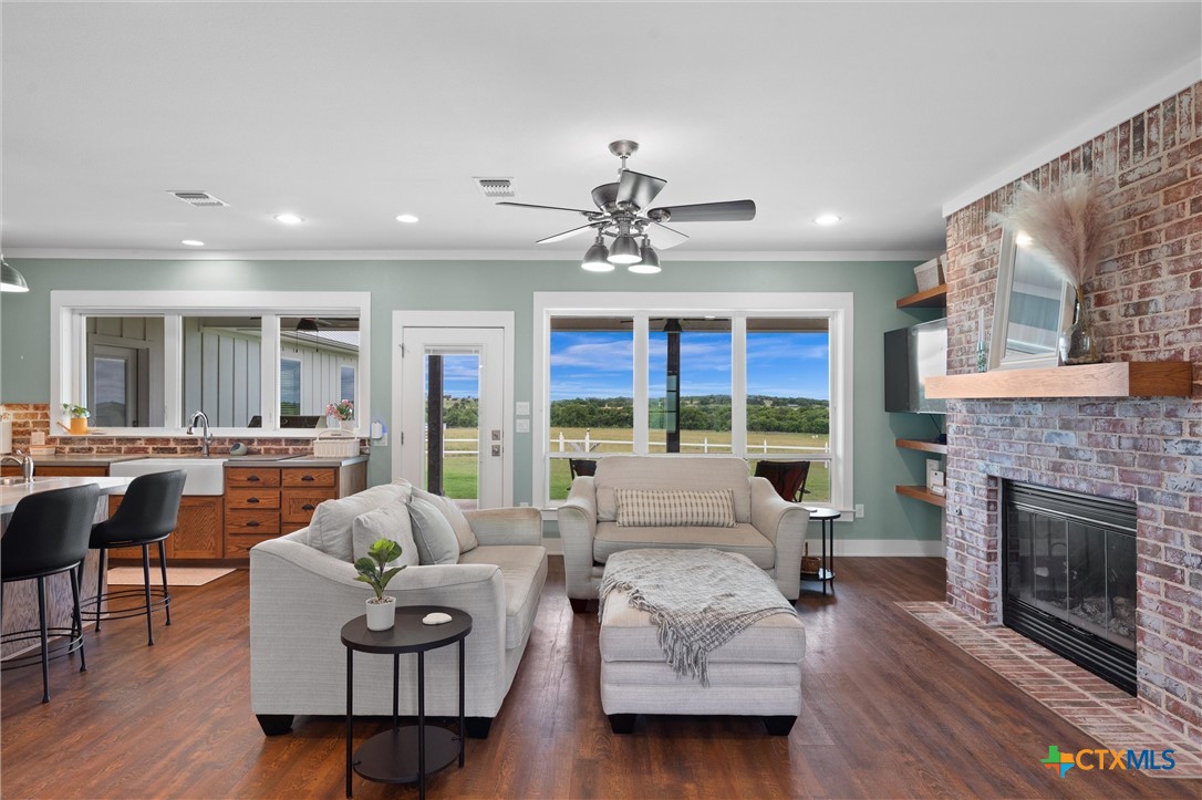 375 J B Vandiver Loop