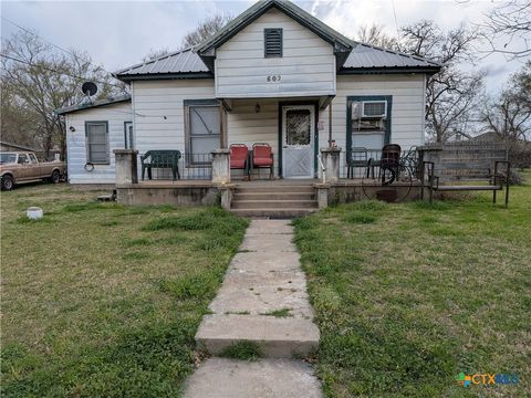 Photo of 602 Andrews Street, Gatesville, TX 76528 (MLS # 614549)