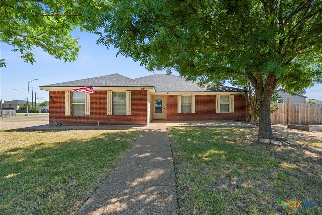 Photo of 10805 Snow Pea Drive, Waco, TX 76708 (MLS # 622595)
