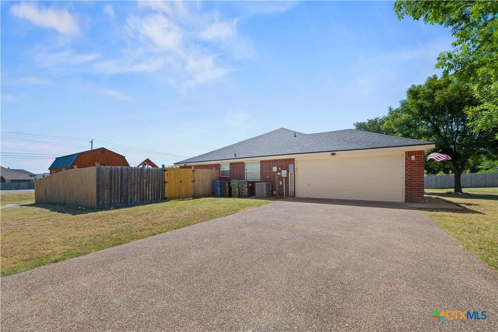 Photo of 10805 Snow Pea Drive, Waco, TX 76708 (MLS # 622595)