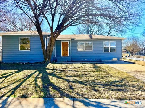 Photo of 910 Leonhard Street, Copperas Cove, TX 76522 (MLS # 612181)