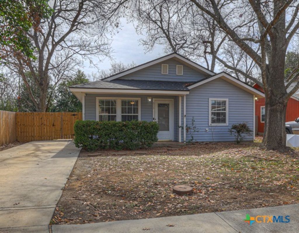 Photo of 313 Armstrong Street, San Marcos, TX 78666 (MLS # 604917)