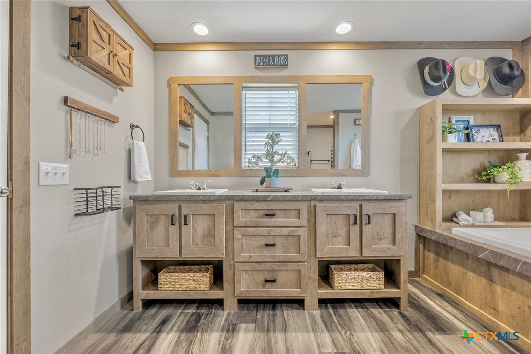 5185 County Road 3300