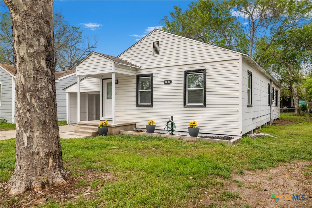 1610 E Rosebud Avenue